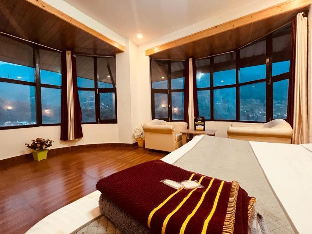 Hotel In Manali With Mountain View Near Mall Road Luaran gambar